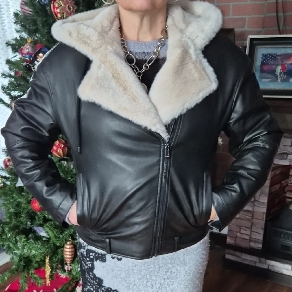 Kensie Black Faux Leather Jacket with Cream Fur PTP 21,5"